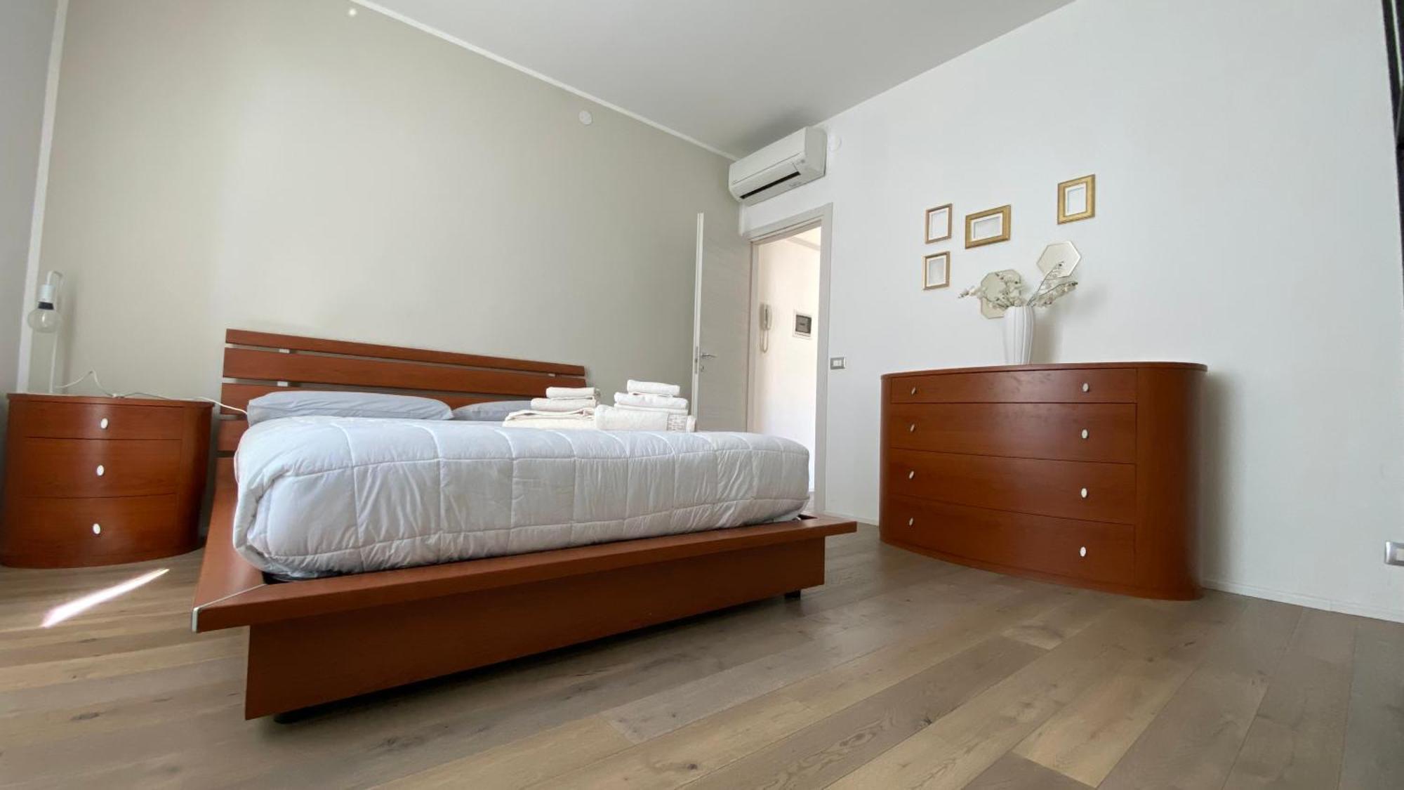 Suite649 Nuova 5 Modena Kültér fotó